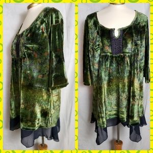 Festive crushed green holiday velor top 1x